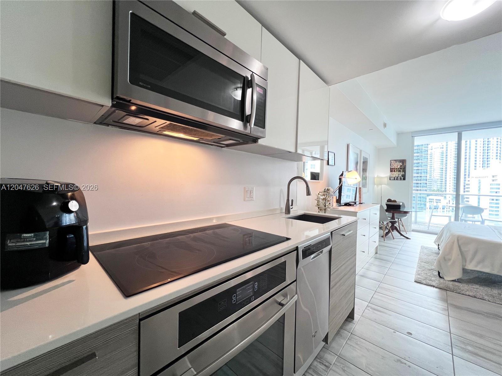 1300 Brickell Bay Dr # 1813, Miami FL 33131 photo 5