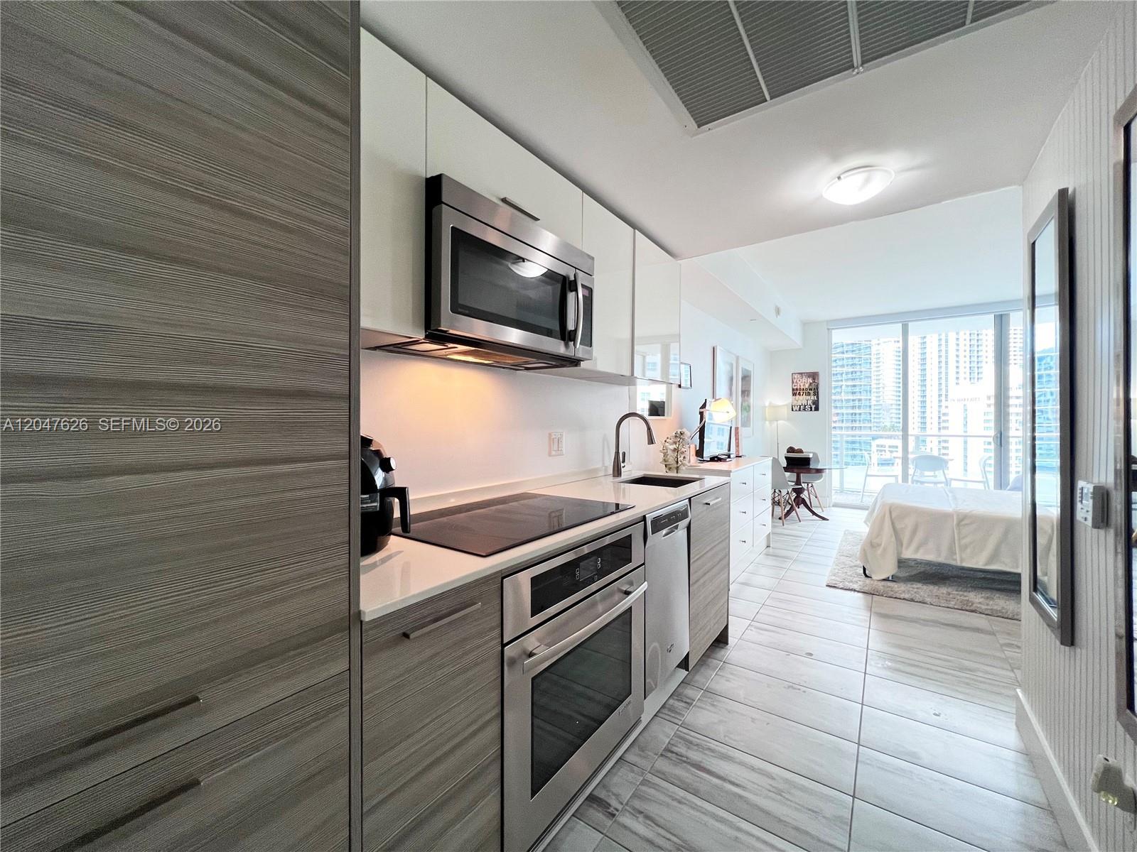 1300 Brickell Bay Dr # 1813, Miami FL 33131 photo 4