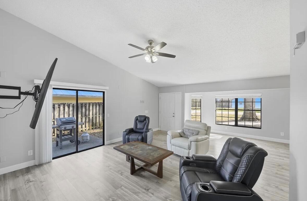 2890 1st Place, Vero Beach FL 32968 photo 4