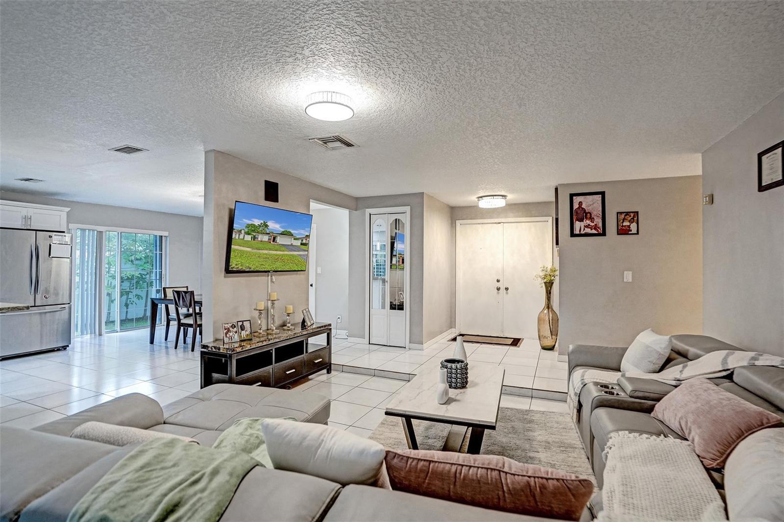 7008 NW 81st Street, Tamarac FL 33321 photo 3