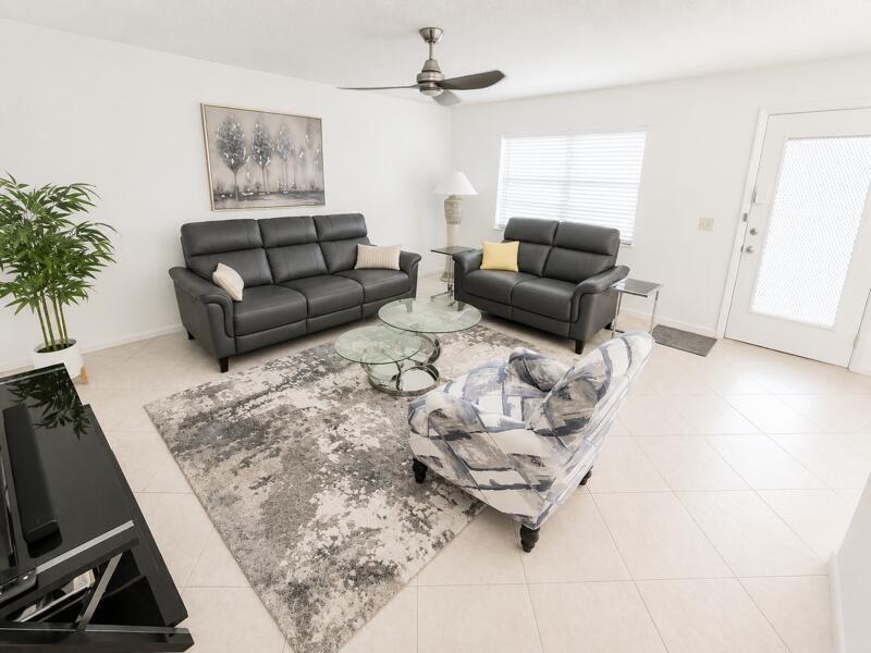 567 Burgundy L, Delray Beach FL 33484 photo 2