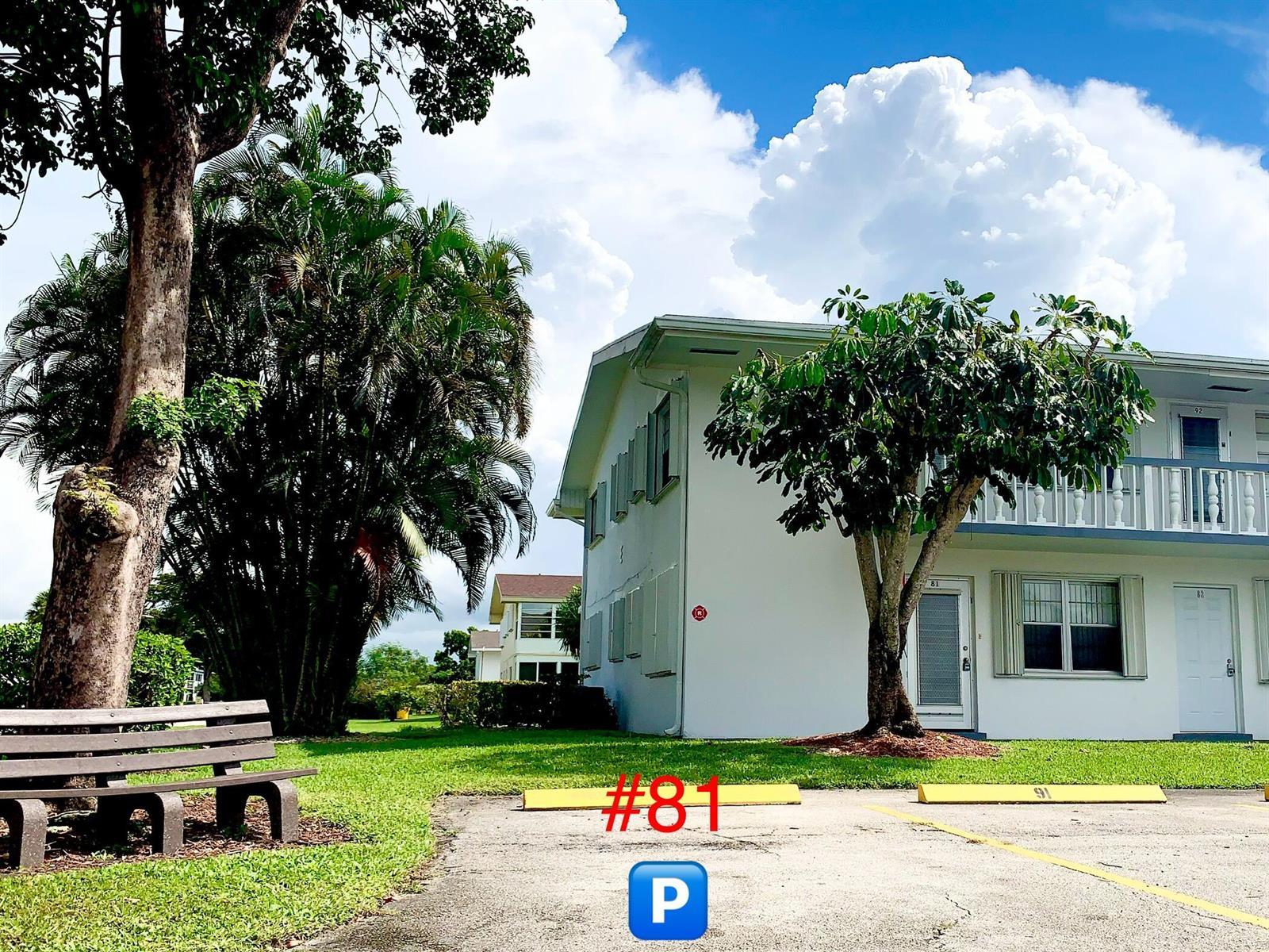 81 Kingswood E, West Palm Beach FL 33417 photo 2