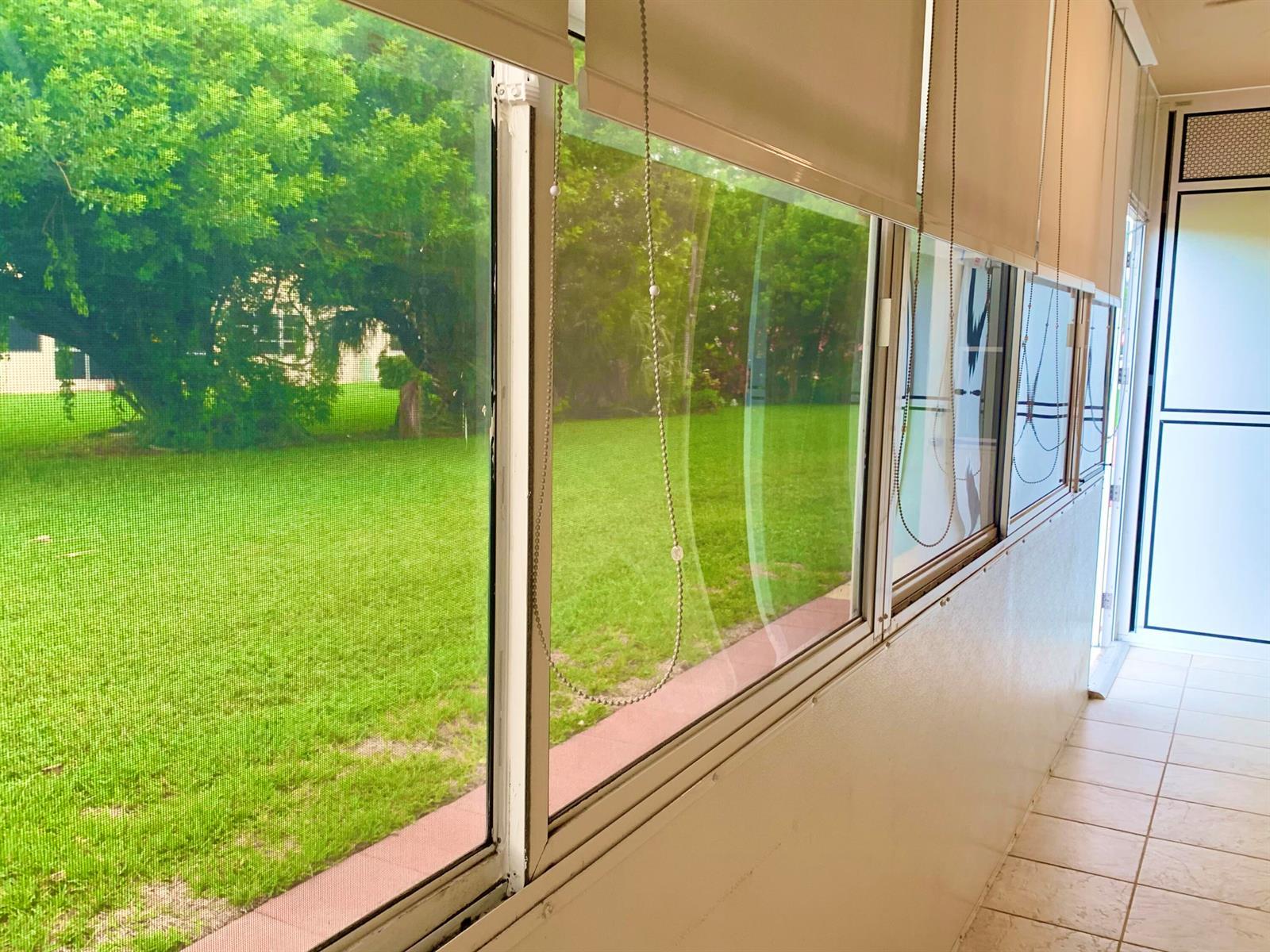 81 Kingswood E, West Palm Beach FL 33417 photo 3
