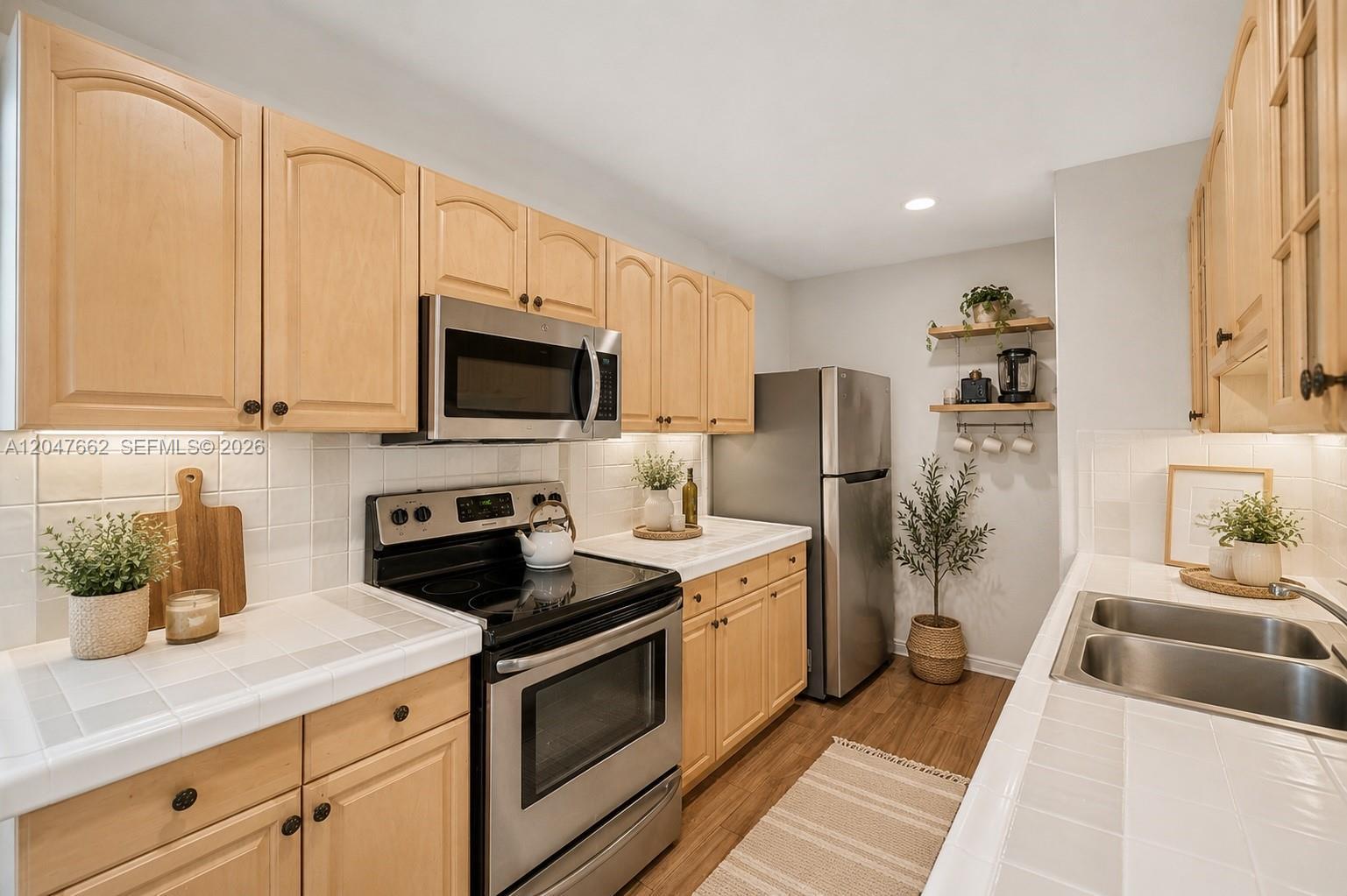 721 N 69th Ave, Hollywood FL 33024 photo 2