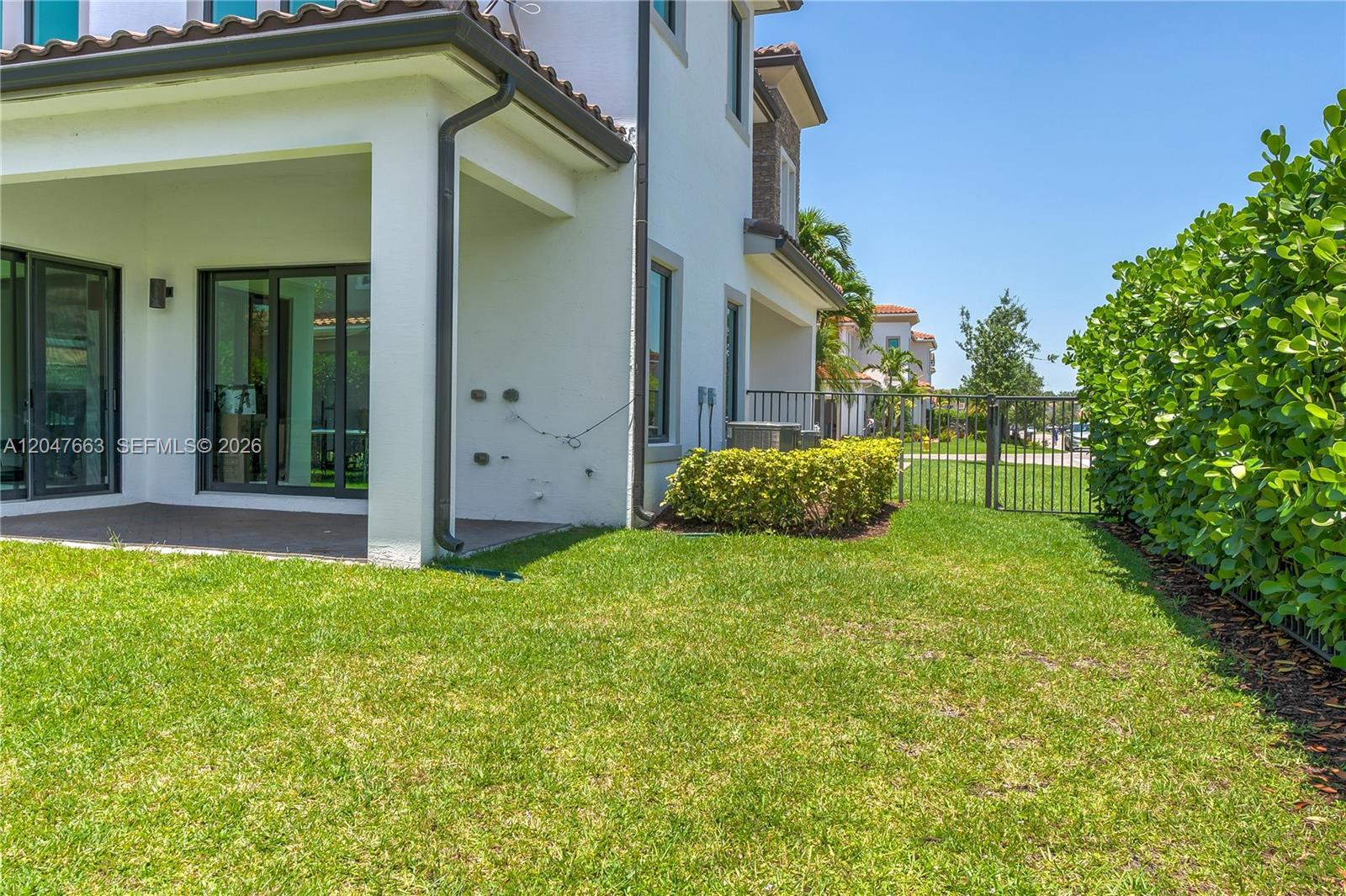 3412 Emerson Ln, Hollywood FL 33312 photo 2