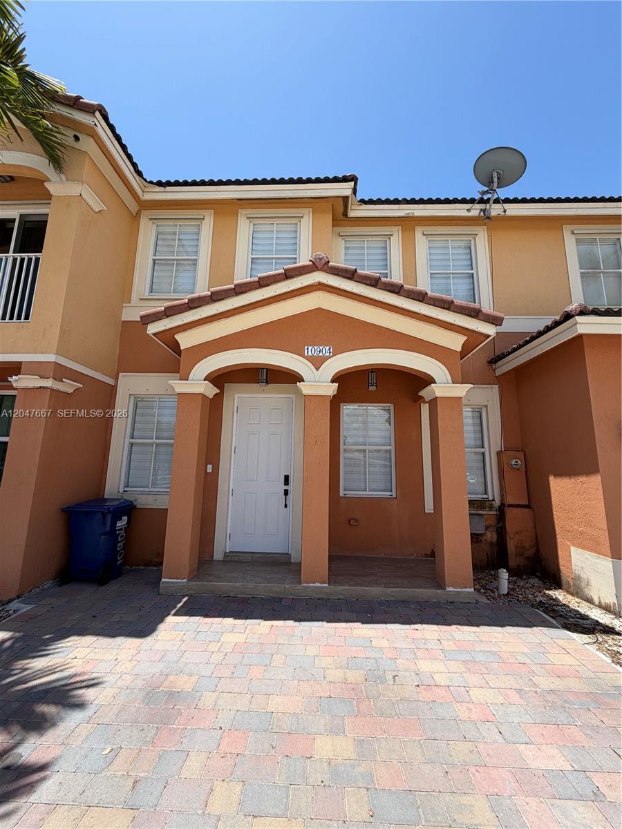 10904 SW 240th Ln, Homestead FL 33032