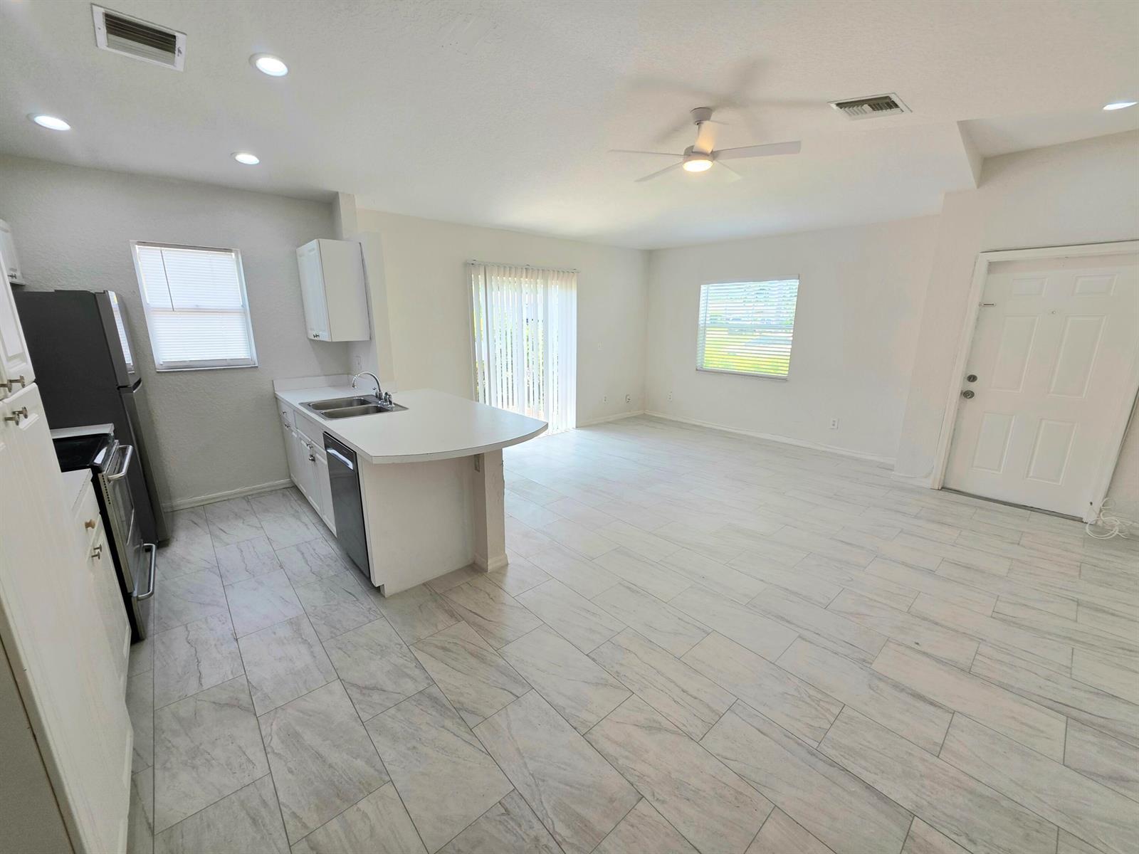 569 E Ridge Circle N, Boynton Beach FL 33435 photo 3