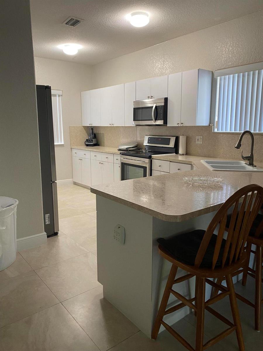 16307 NW 91st Avenue, Miami Lakes FL 33018 photo 4