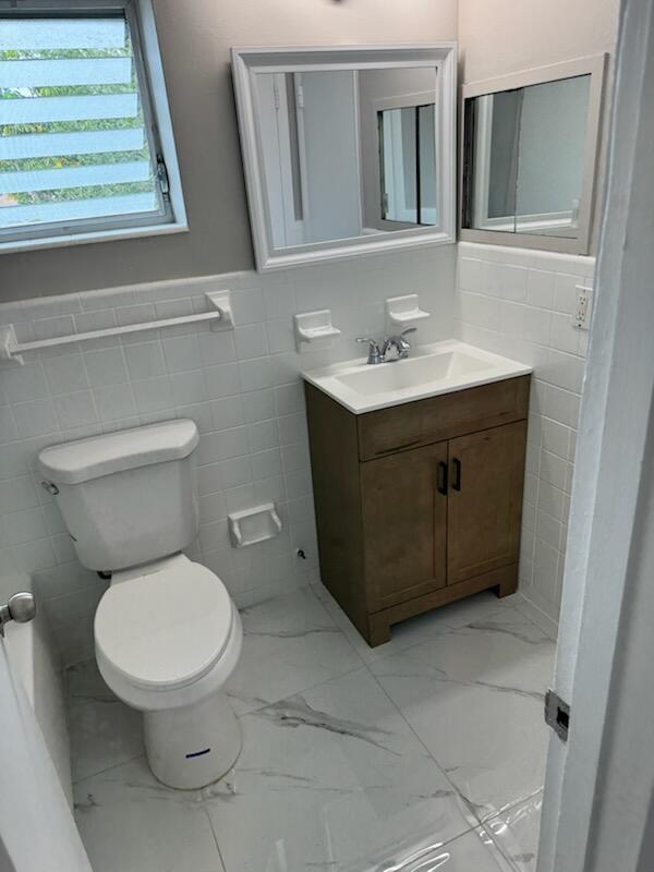 2285 NE 172nd Street # 15, North Miami Beach FL 33160 photo 2