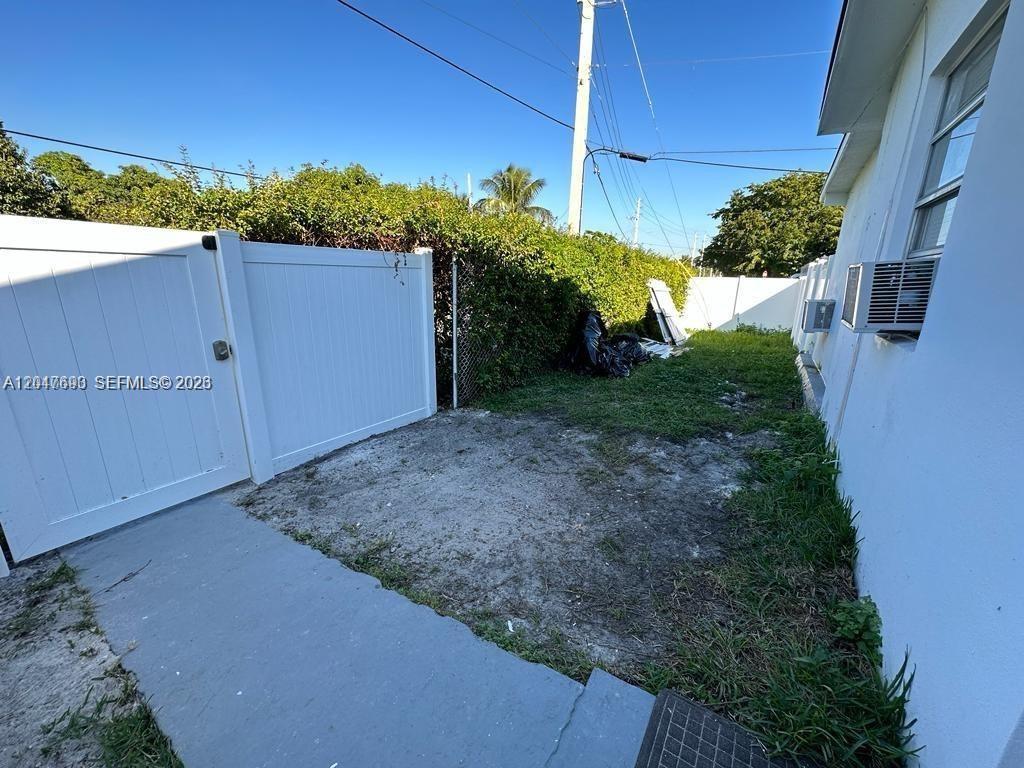 301 9th St # 1, Hallandale Beach FL 33009 photo 3