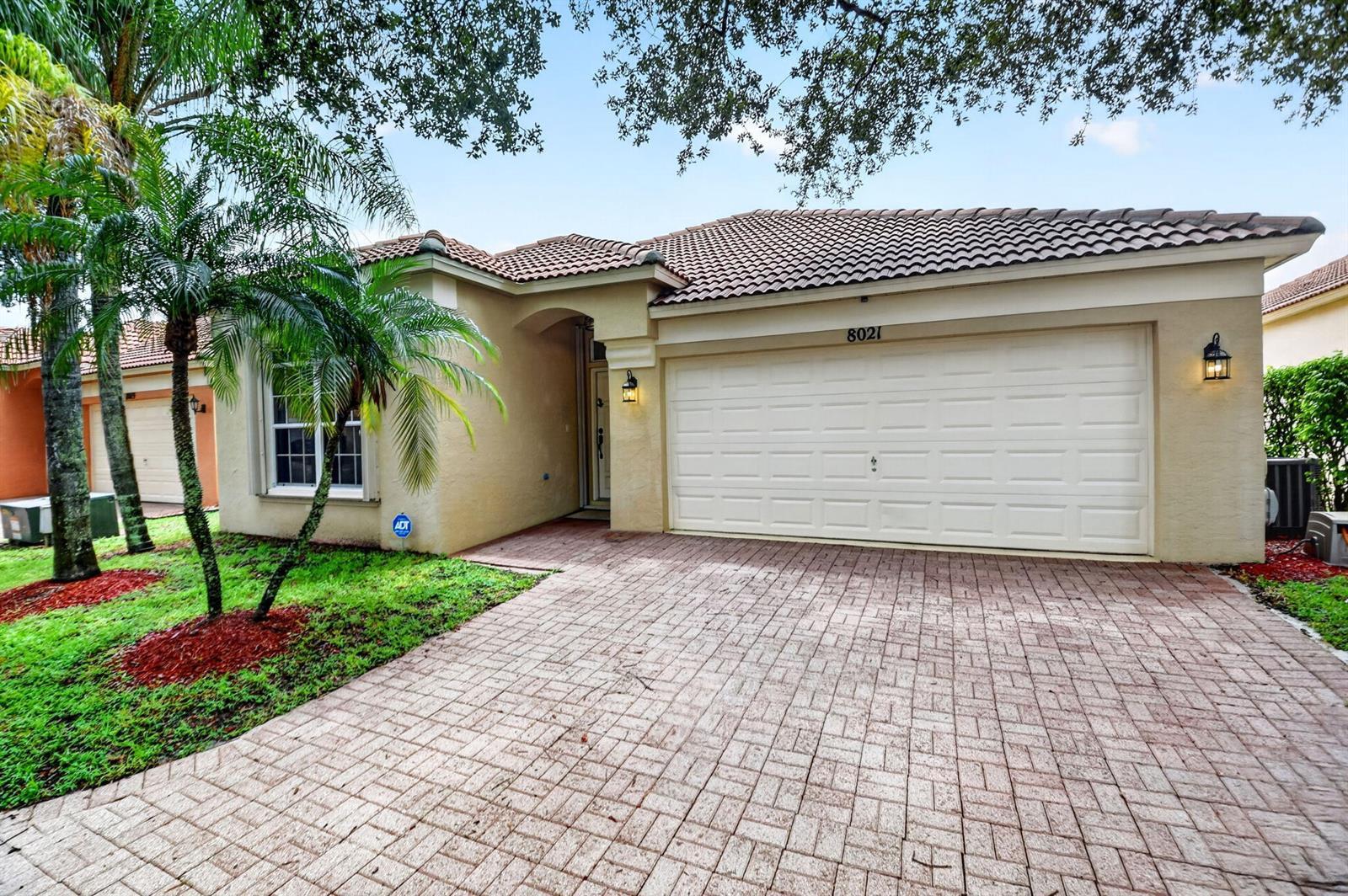 8021 Via Hacienda, Riviera Beach FL 33418 photo 2