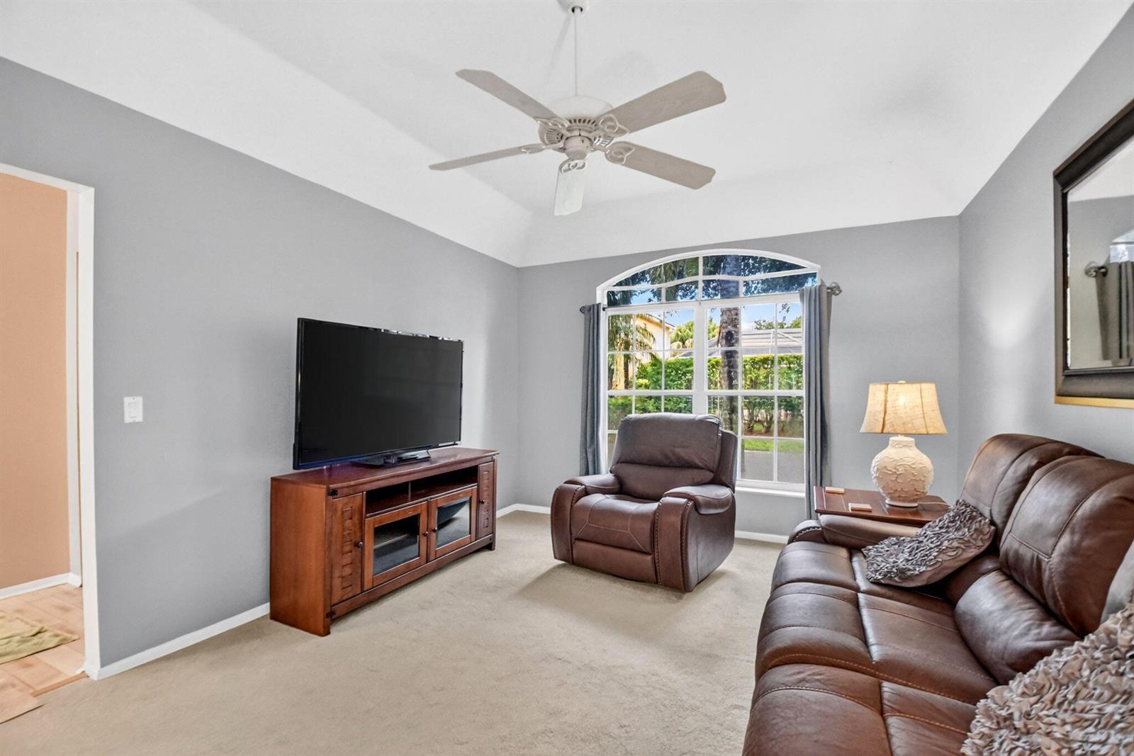 8021 Via Hacienda, Riviera Beach FL 33418 photo 5