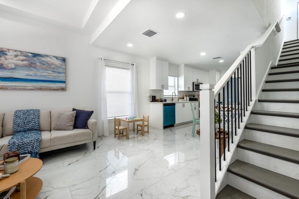 425 NW 13th Avenue, Boynton Beach FL 33435 photo 2