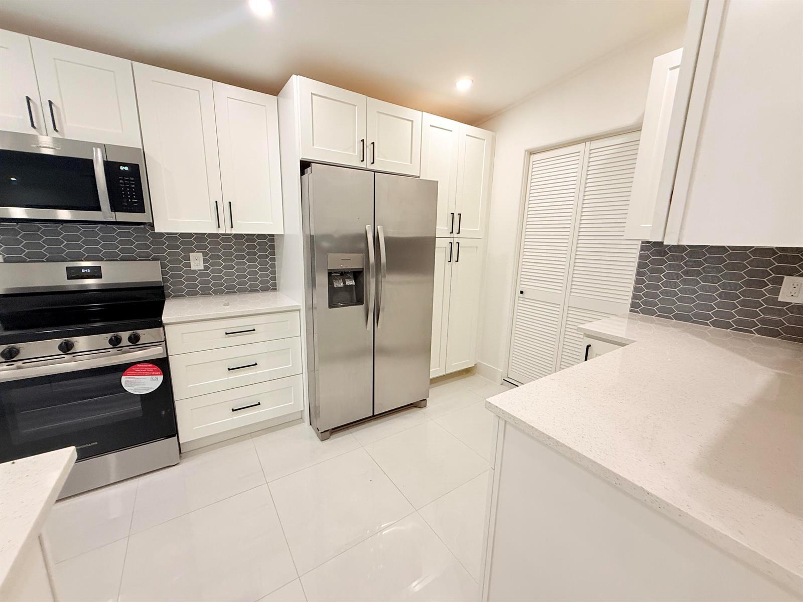 345 Pinehurst Road, Palm Springs FL 33461 photo 2