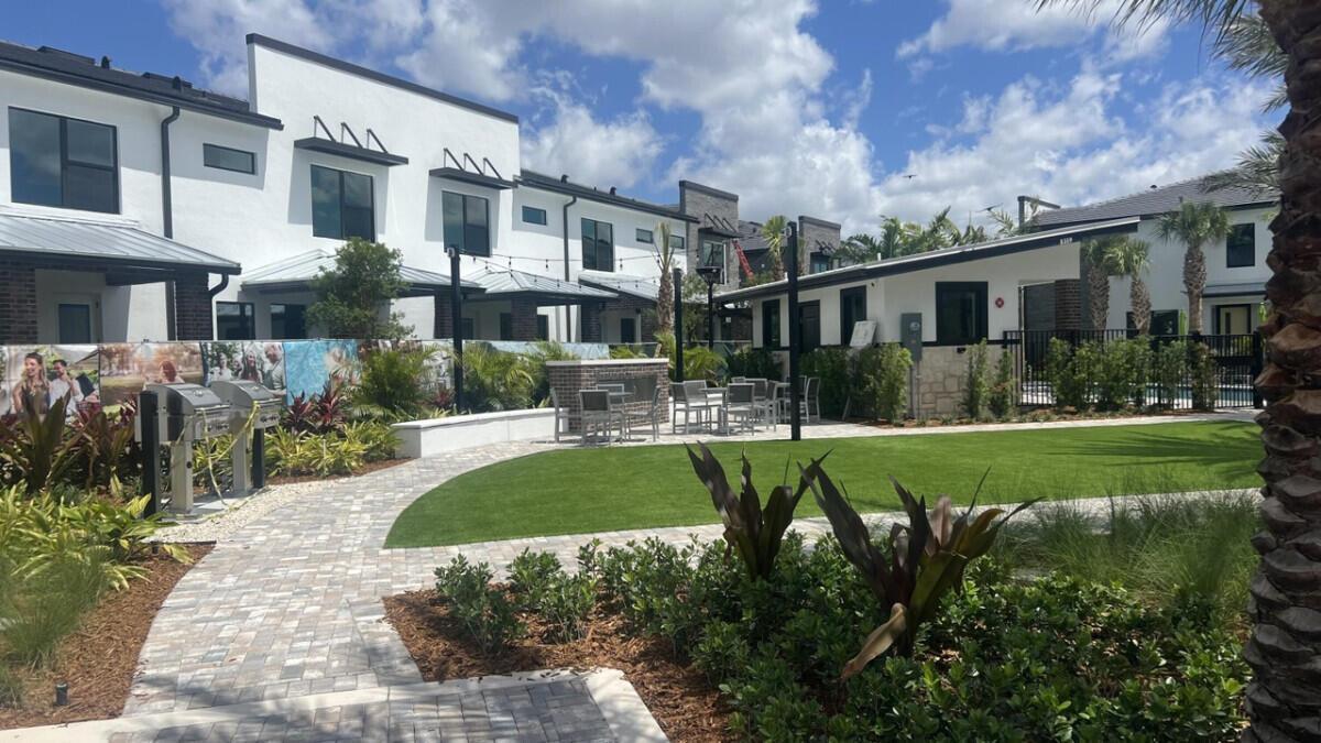 8345 NW 7th Place, Plantation FL 33324 photo 4