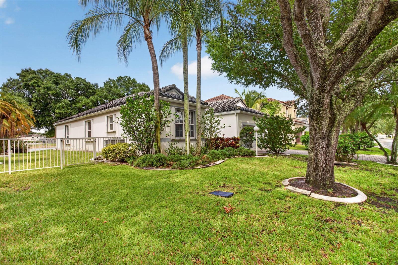 6621 NW 78th Drive, Parkland FL 33067 photo 2
