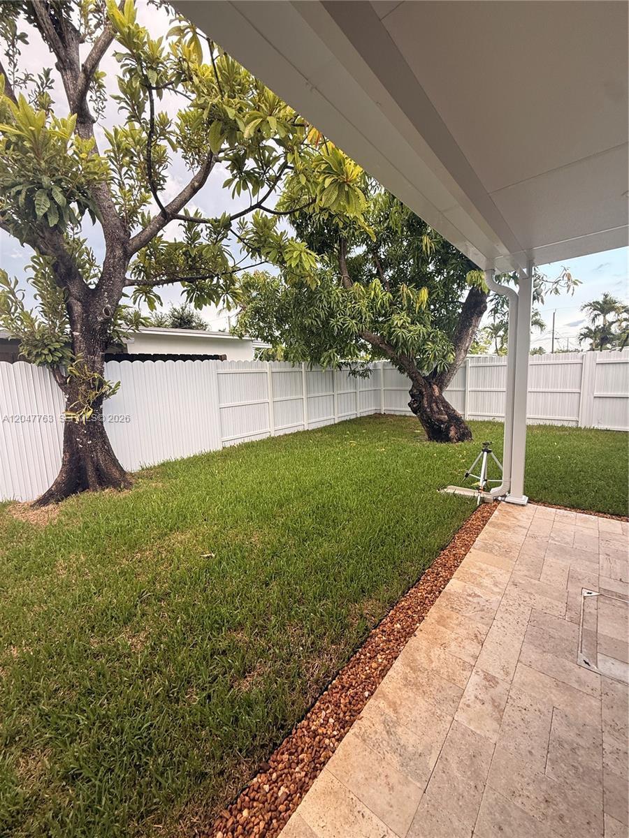 10555 SW 32nd St, Miami FL 33165 photo 2