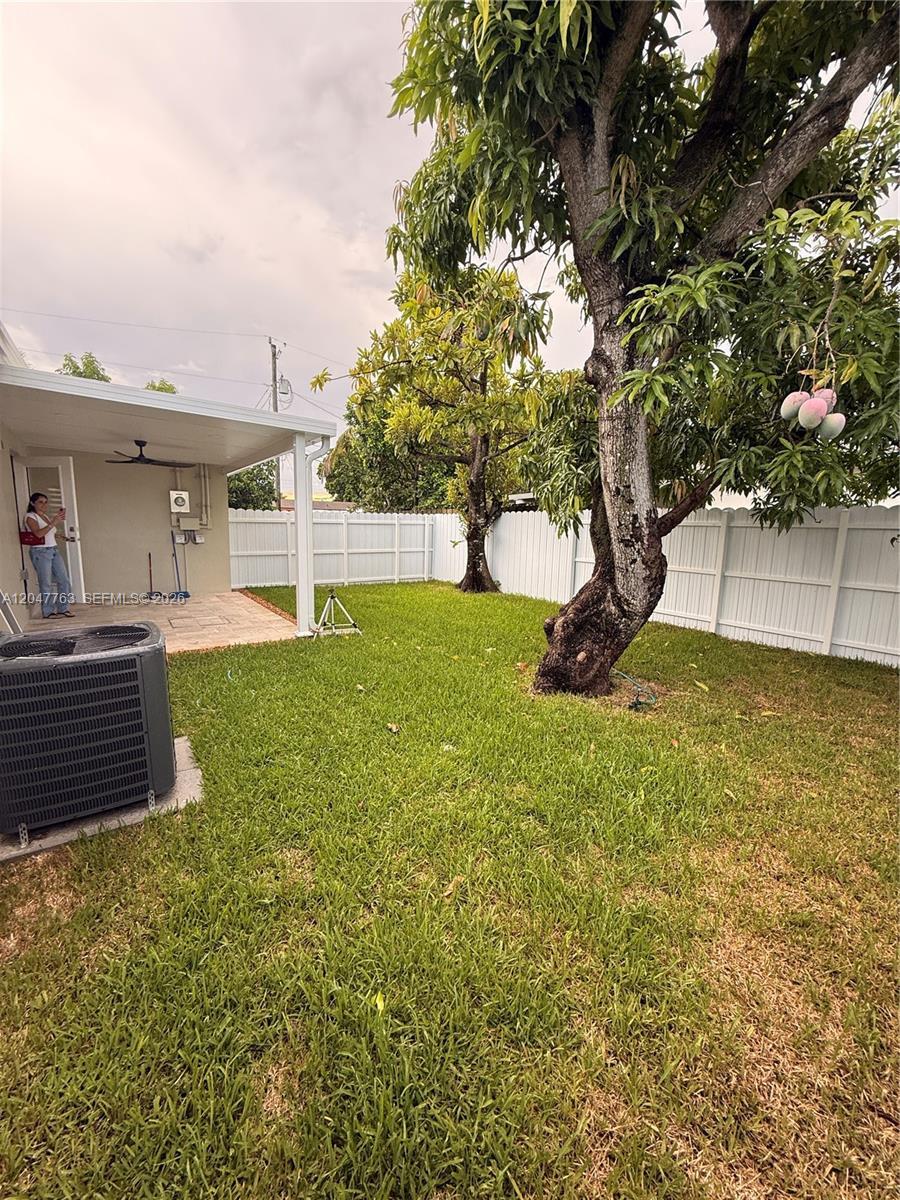 10555 SW 32nd St, Miami FL 33165 photo 3