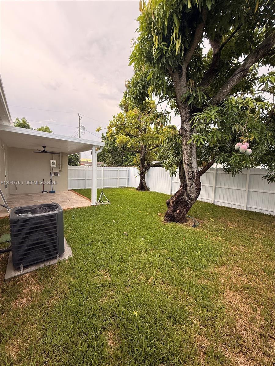 10555 SW 32nd St, Miami FL 33165 photo 4