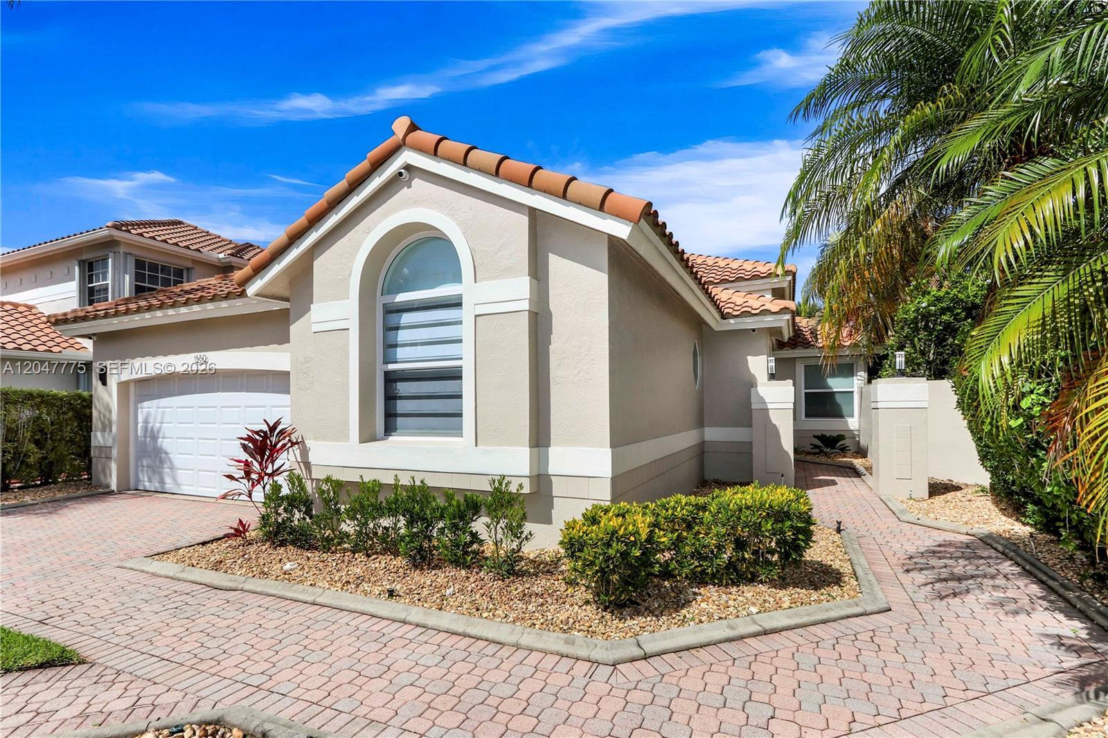 1530 W Lacosta Dr W, Pembroke Pines FL 33027 photo 2