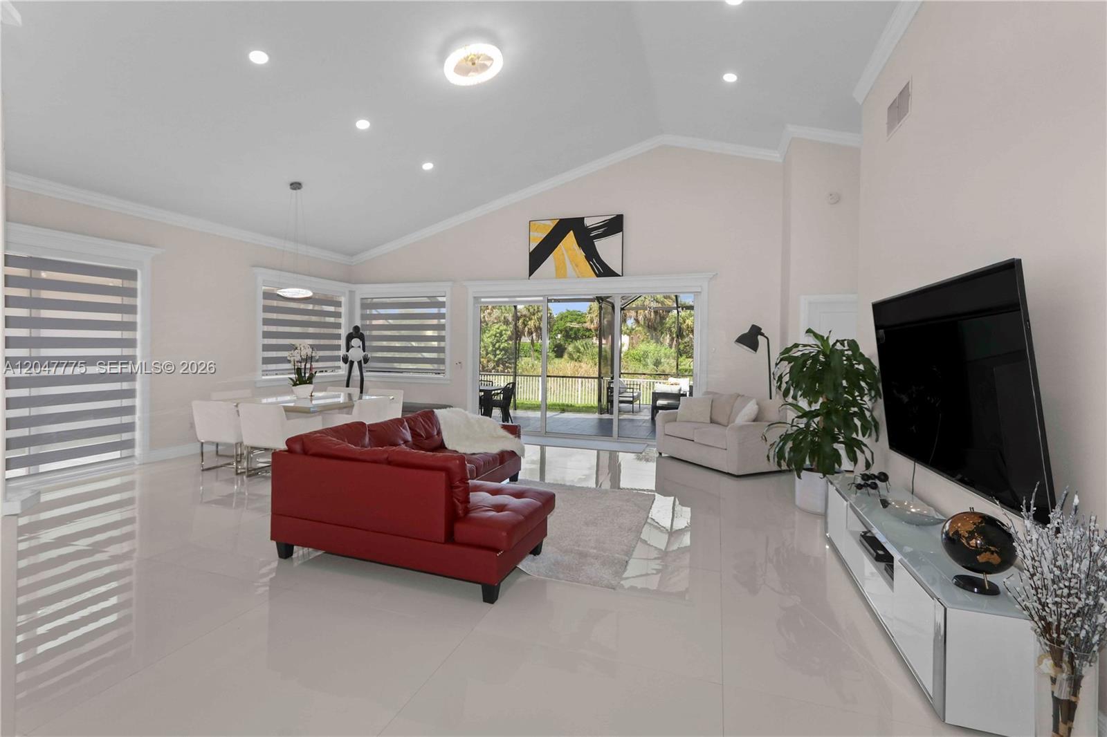 1530 W Lacosta Dr W, Pembroke Pines FL 33027 photo 4