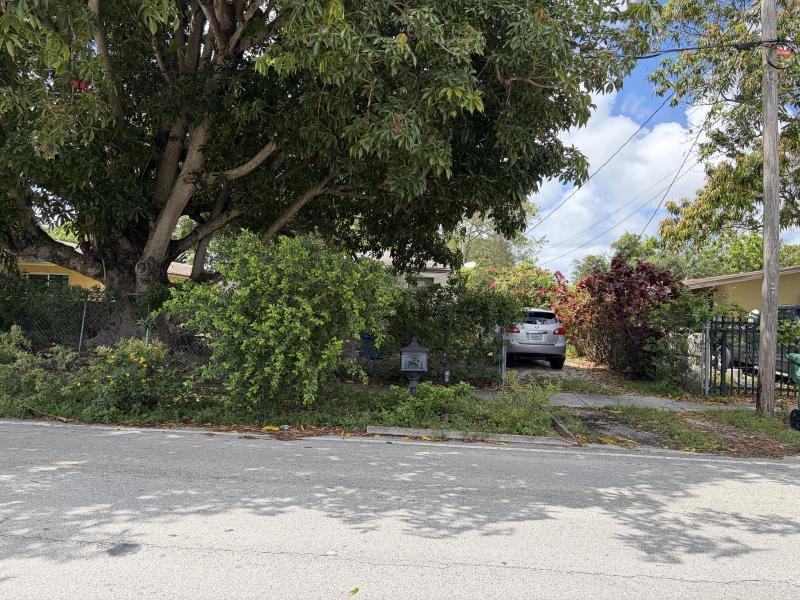 2021 NW 87th Street, Miami FL 33147 photo 2