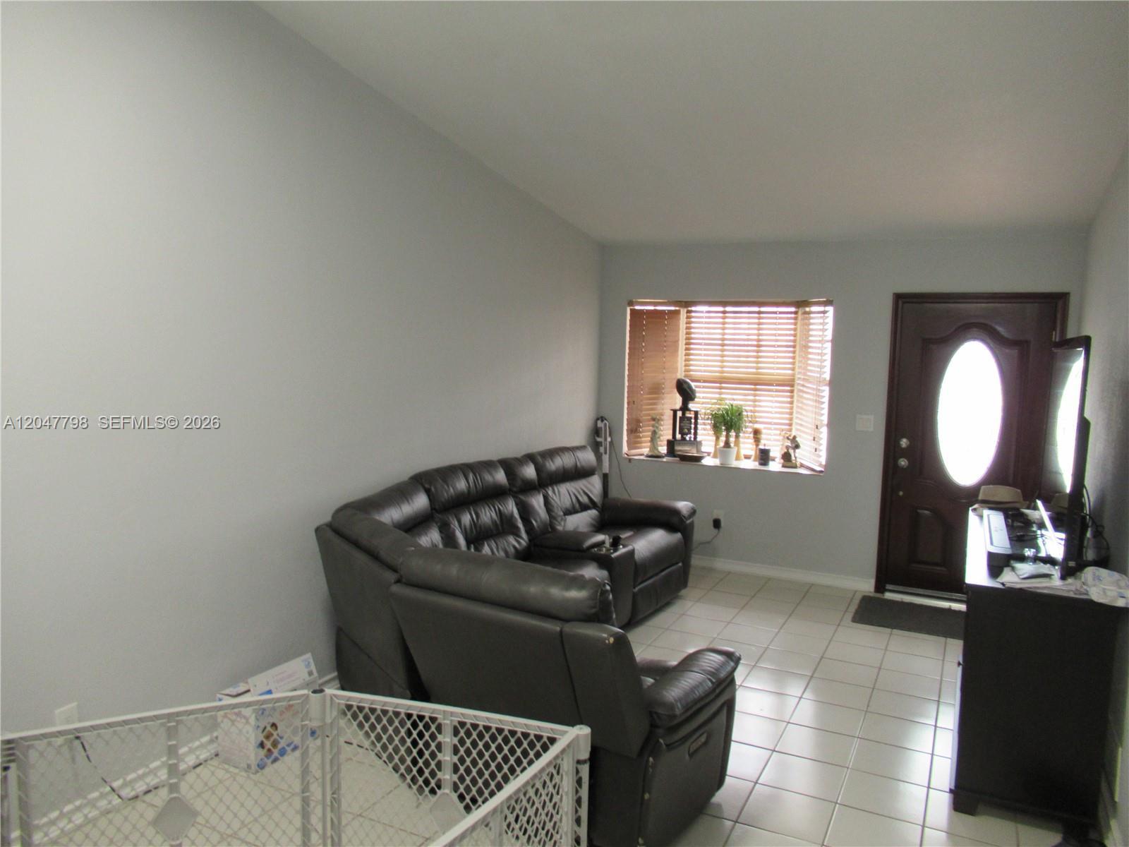 11530 NW 87th Ct, Hialeah Gardens FL 33018 photo 3