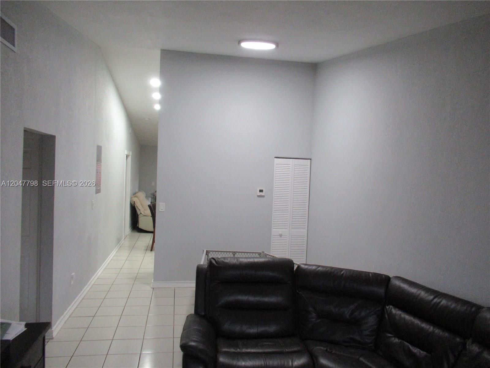11530 NW 87th Ct, Hialeah Gardens FL 33018 photo 4