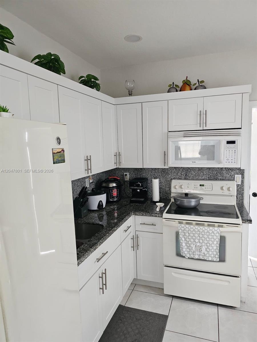 7565 N Augusta Dr # 7567, Hialeah FL 33015 photo 4
