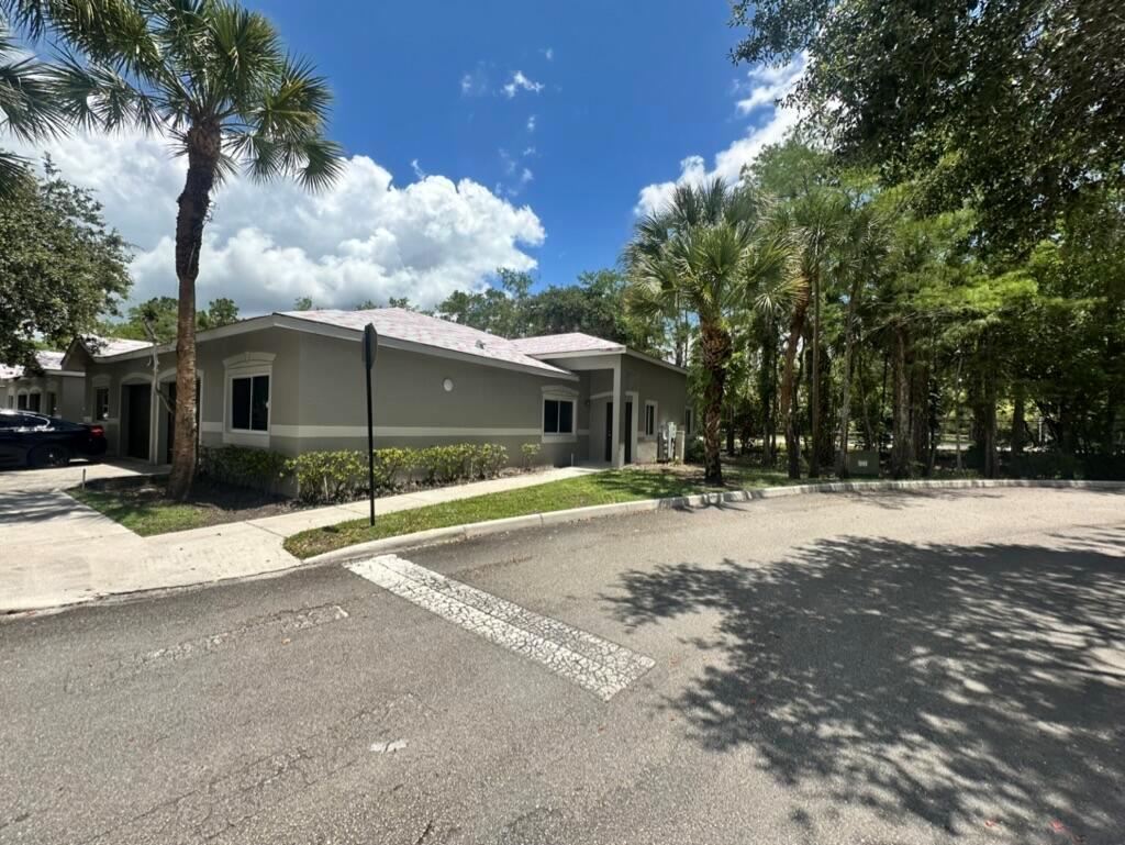 220 Crestwood Circle # 106, Royal Palm Beach FL 33411 photo 4
