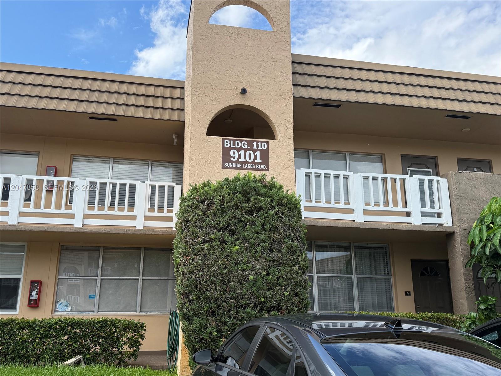 9101 Sunrise Lakes Blvd # 215, Sunrise FL 33322 photo 3