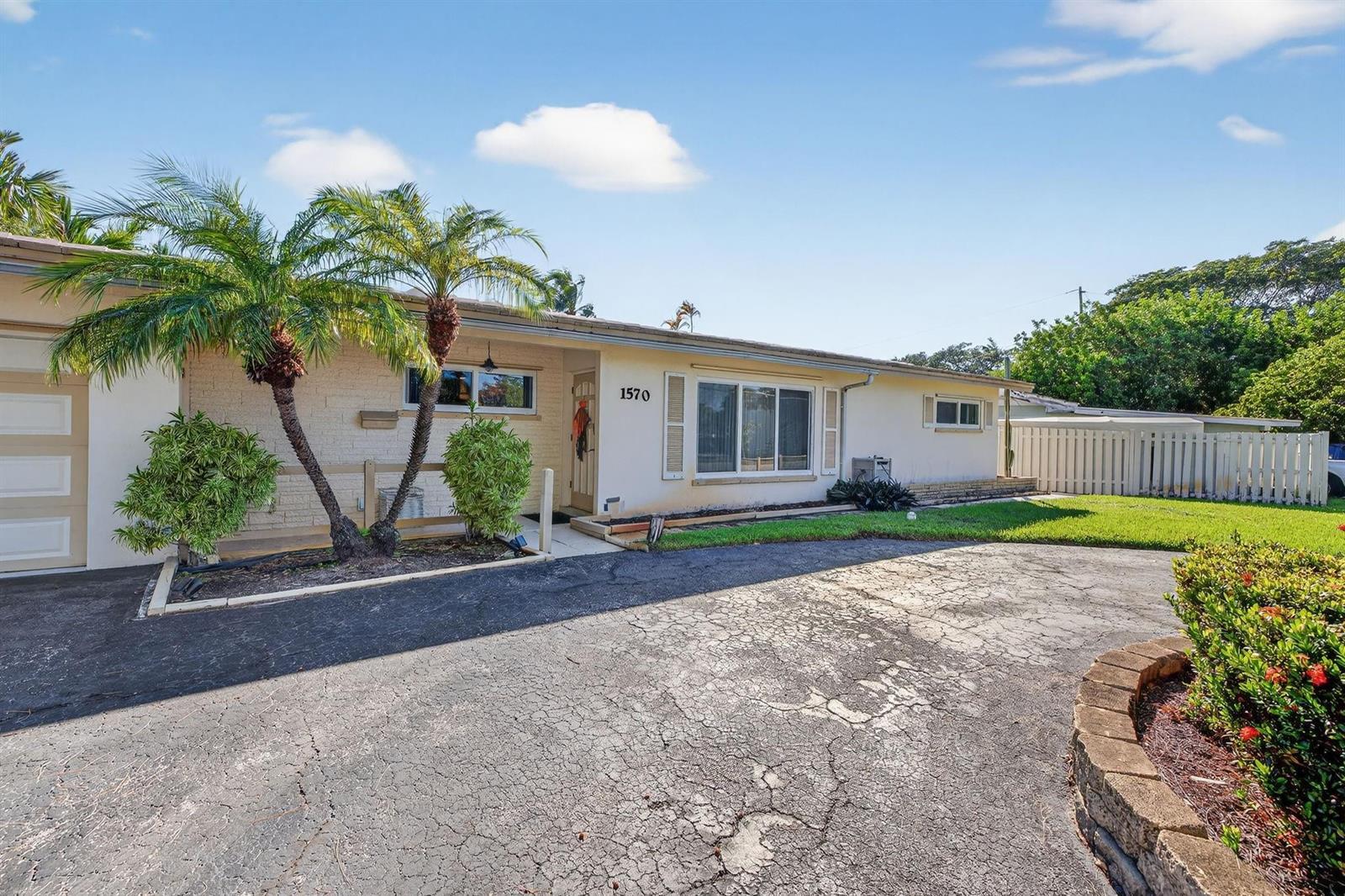 1570 NE 30th Place, Oakland Park FL 33334 photo 4