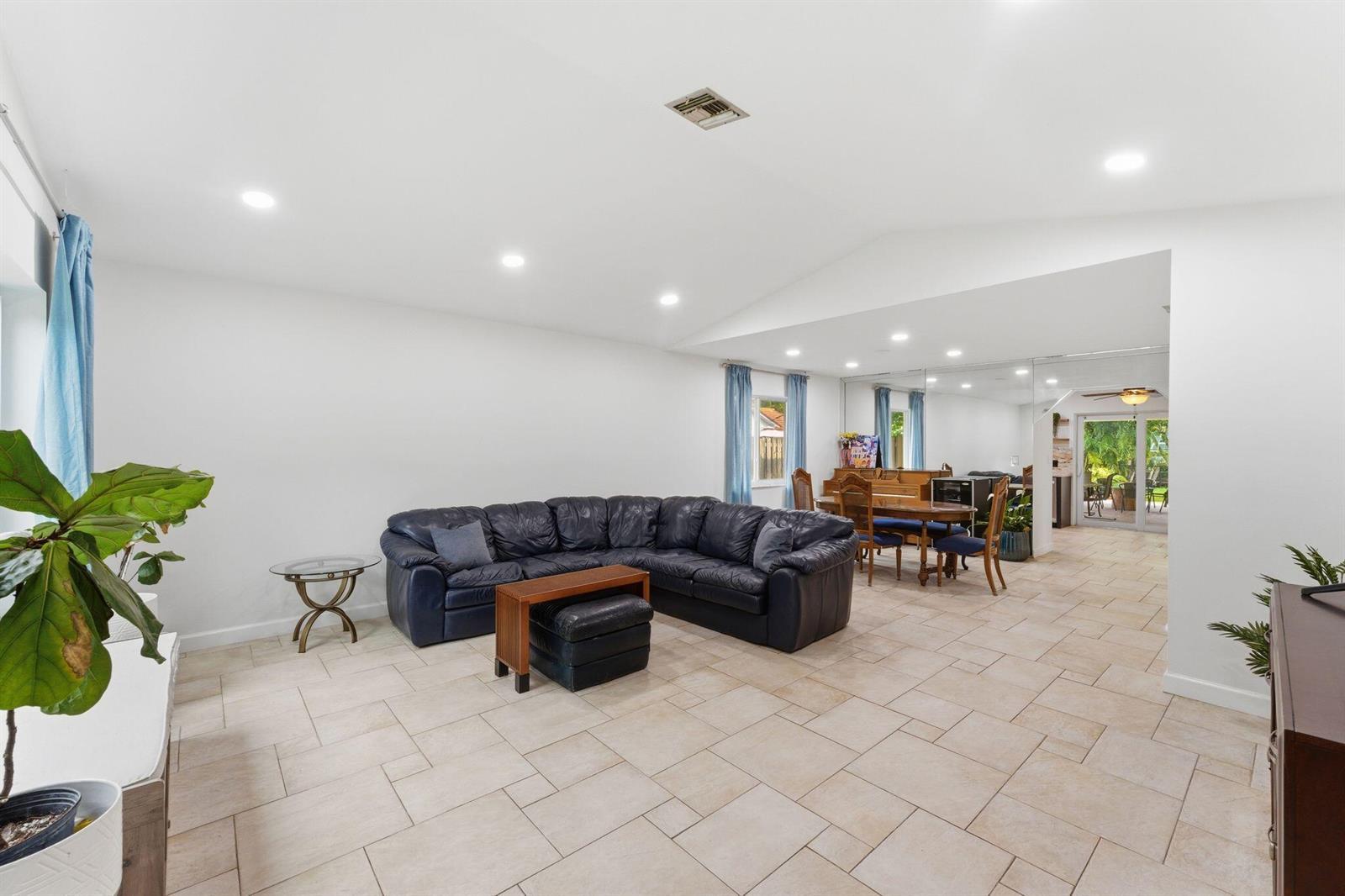 10237 NW 31st Street, Coral Springs FL 33065 photo 3