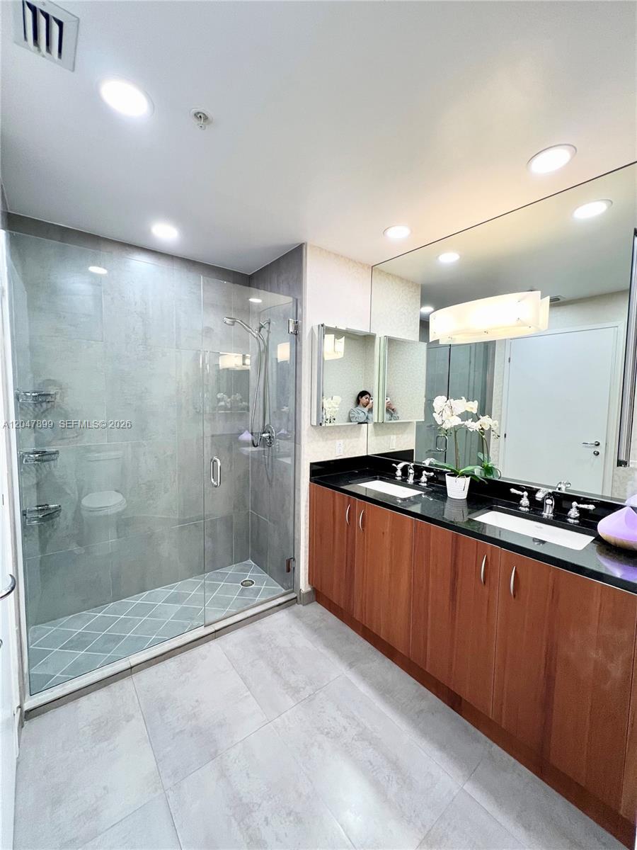 300 S Biscayne Blvd # 814, Miami FL 33131 photo 5