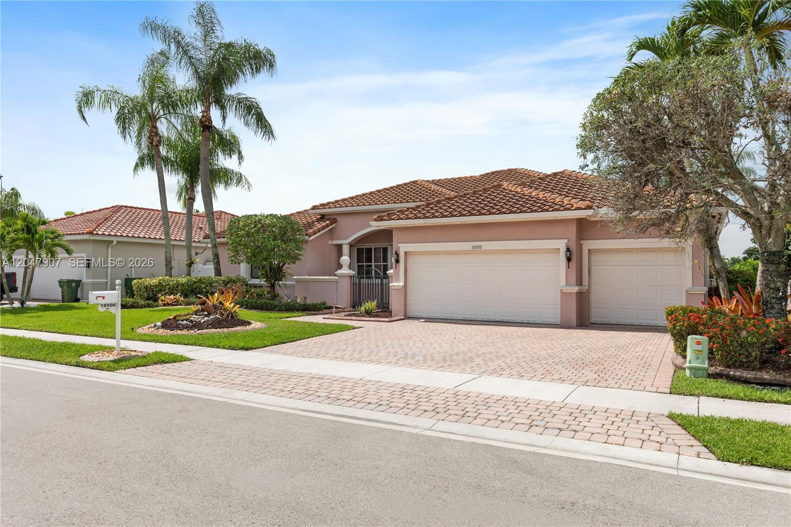 18500 SW 7th St, Pembroke Pines FL 33029 photo 2