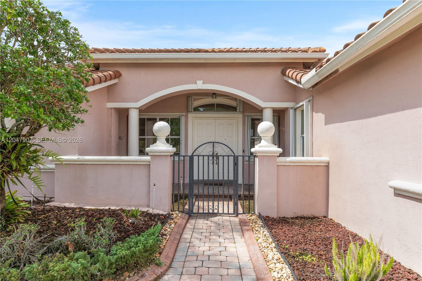 18500 SW 7th St, Pembroke Pines FL 33029 photo 4