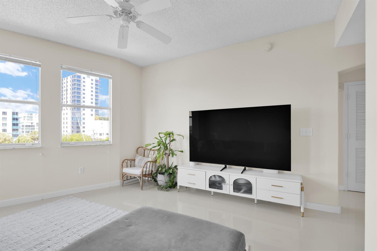 533 NE 3rd Avenue, Fort Lauderdale FL 33301 photo 3