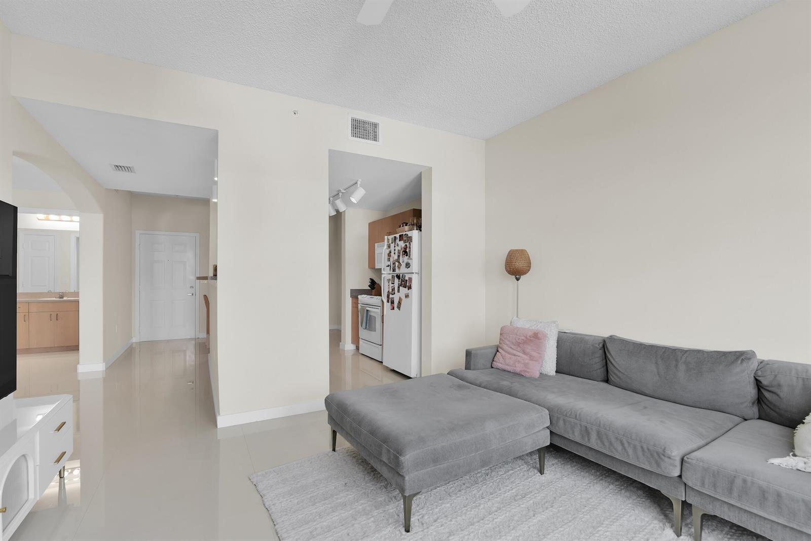 533 NE 3rd Avenue, Fort Lauderdale FL 33301 photo 4