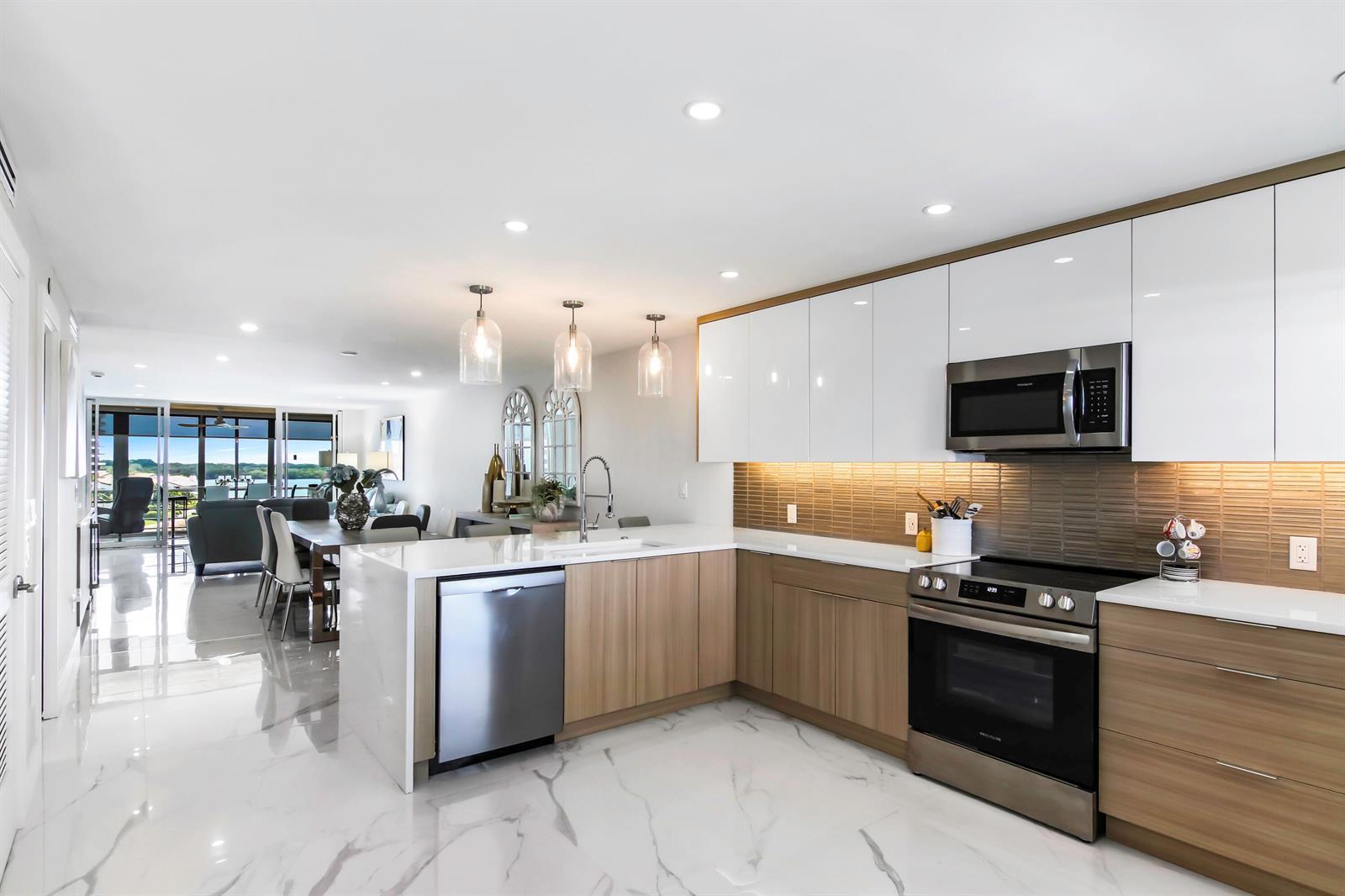 44 Yacht Club Drive # 611, North Palm Beach FL 33408