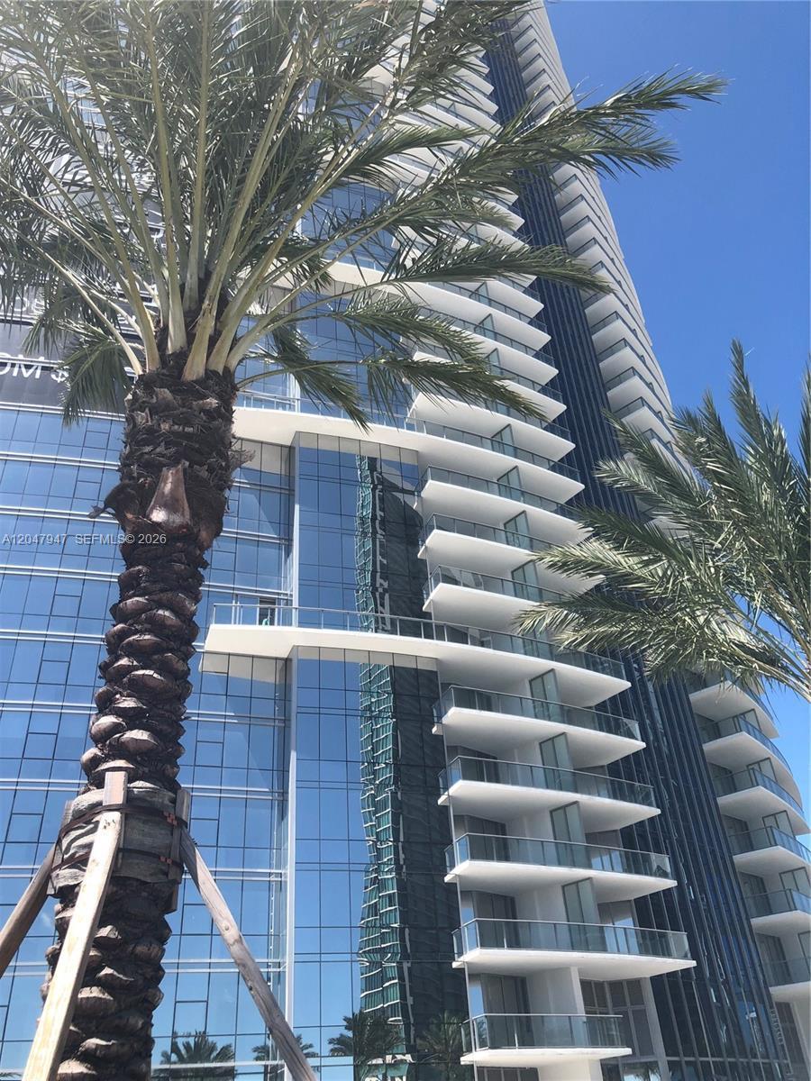 851 NE 1st Ave # 3705, Miami FL 33132