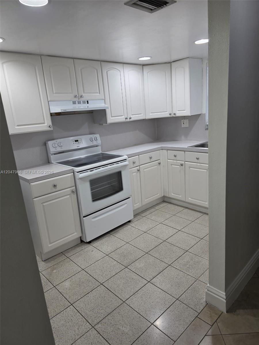 40 NW 87th Ave # D201, Miami FL 33172 photo 3