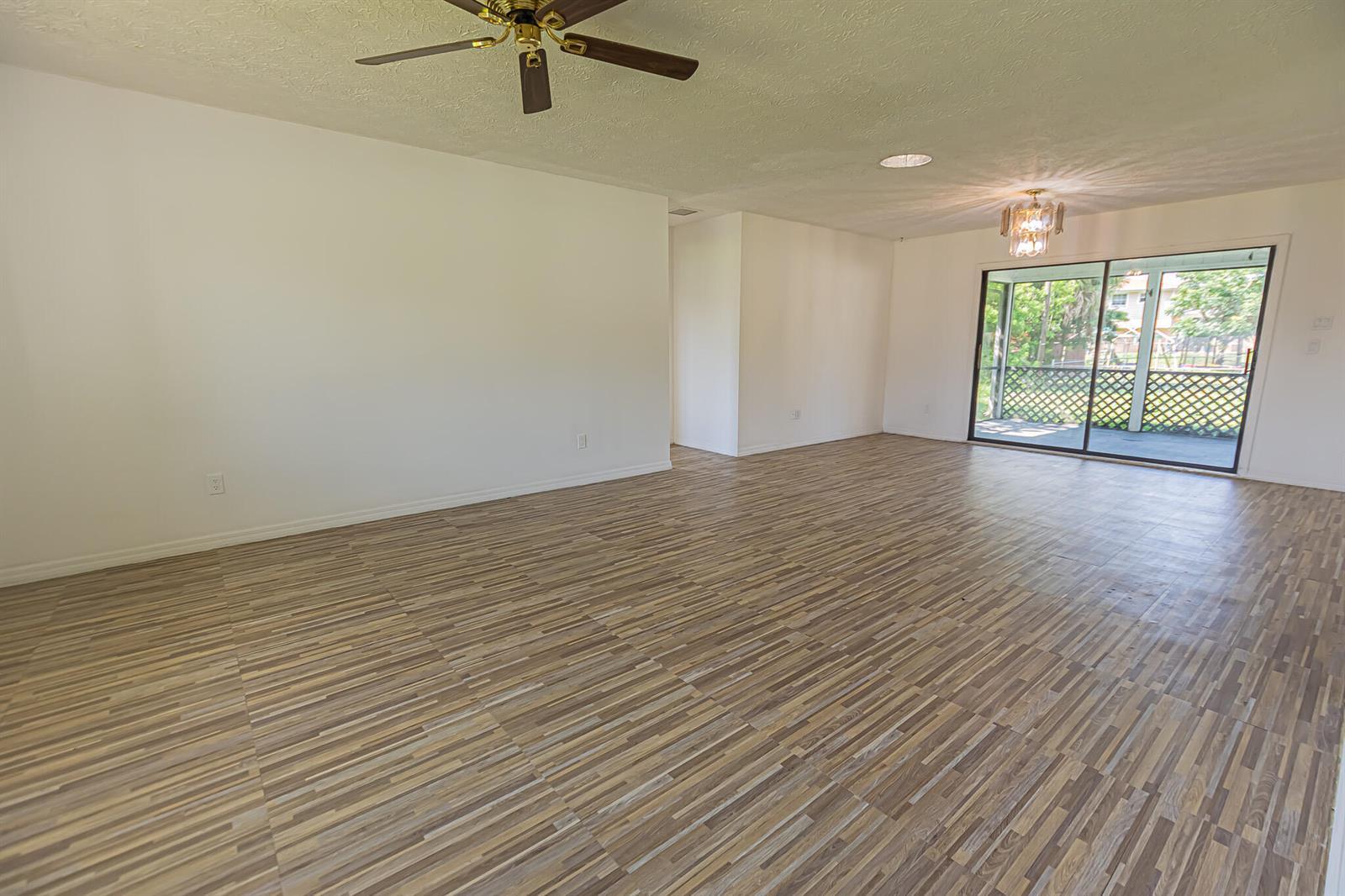 922 SE Thornhill Drive, Port St. Lucie FL 34983 photo 2