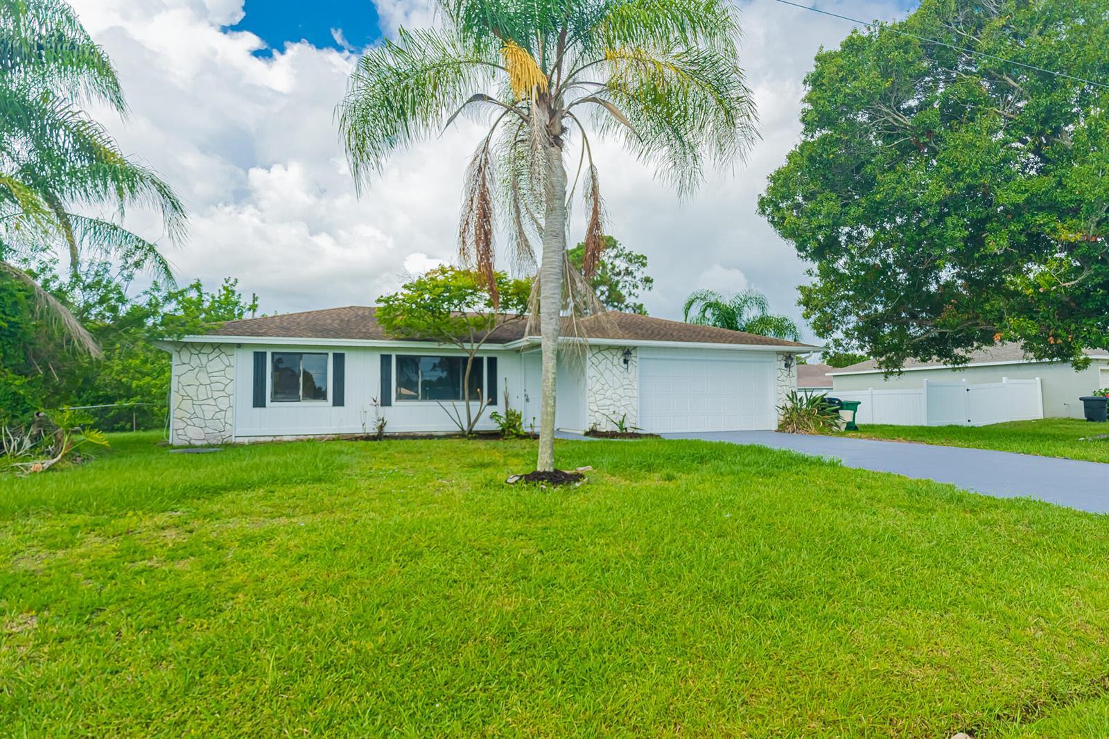 922 SE Thornhill Drive, Port St. Lucie FL 34983