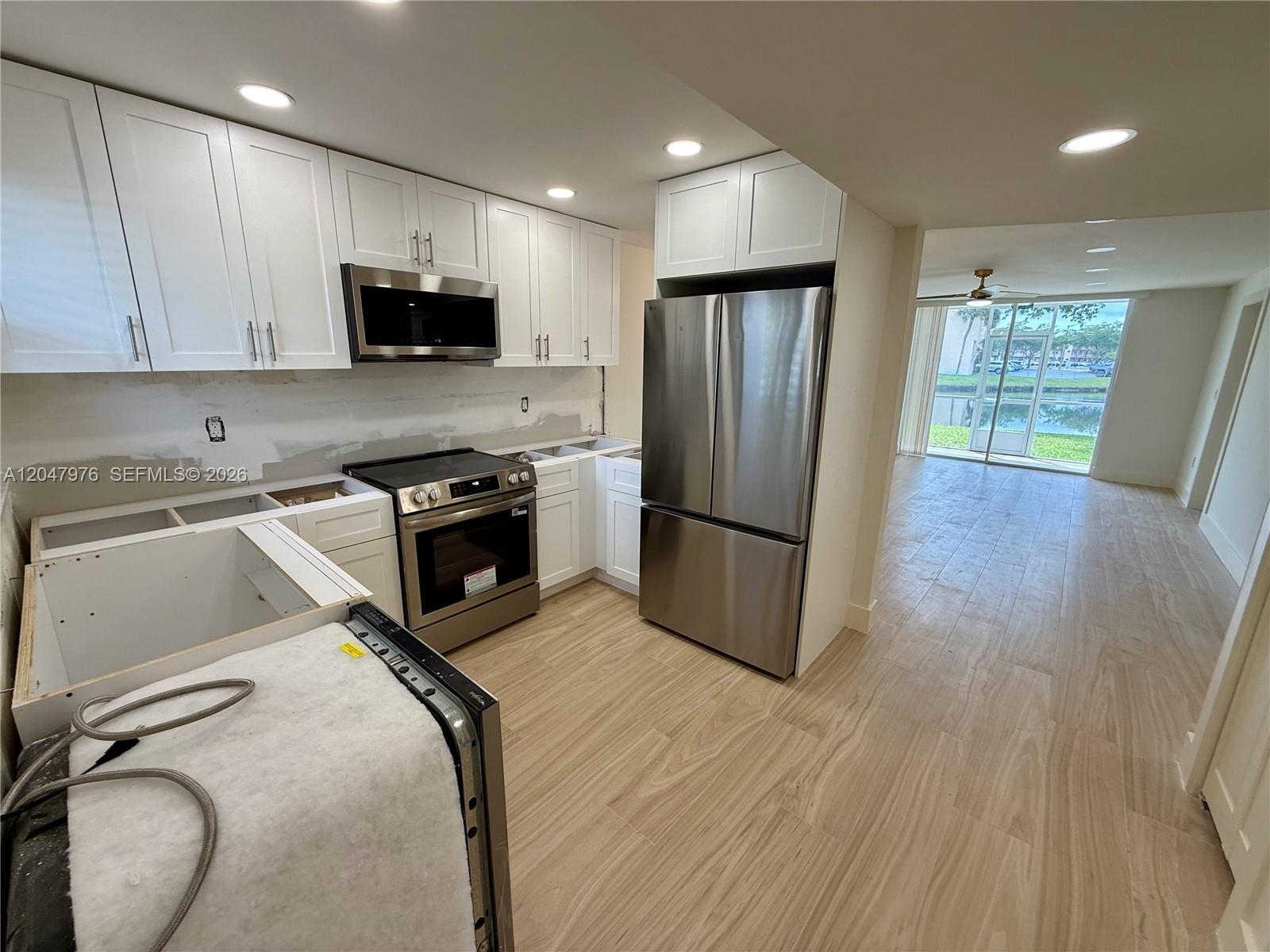 8600 Sunrise Lakes Blvd # 102, Sunrise FL 33322 photo 2