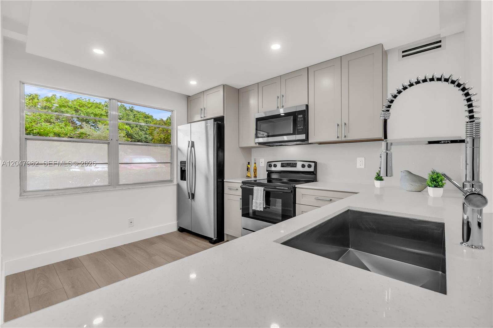 2101 Lucaya Bnd # E1, Coconut Creek FL 33066 photo 3