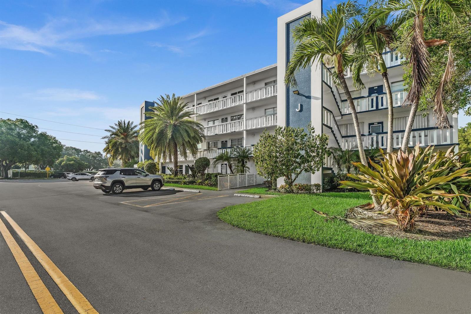 4001 Upminster J, Deerfield Beach FL 33442 photo 2