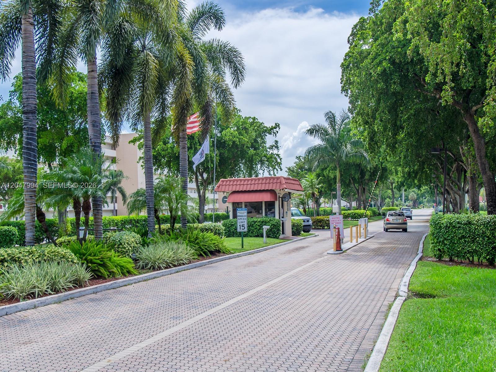 Pembroke Pines, FL 33025 photo 2