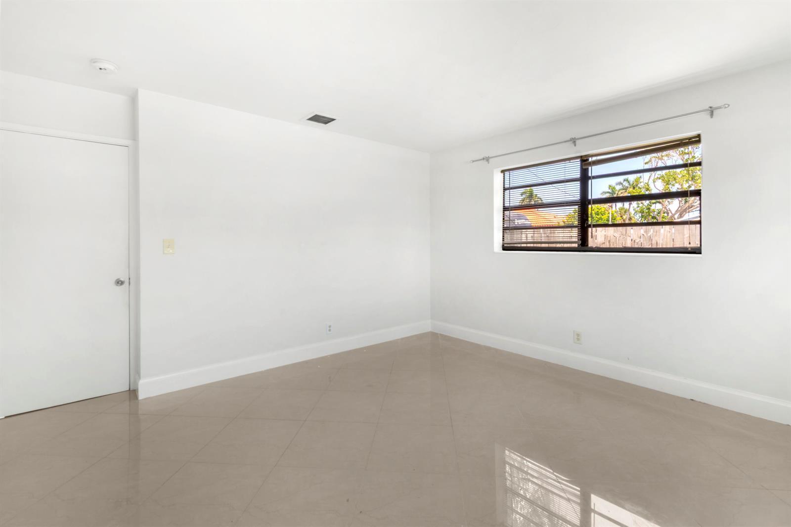 477 NE 35th Street, Boca Raton FL 33431 photo 4