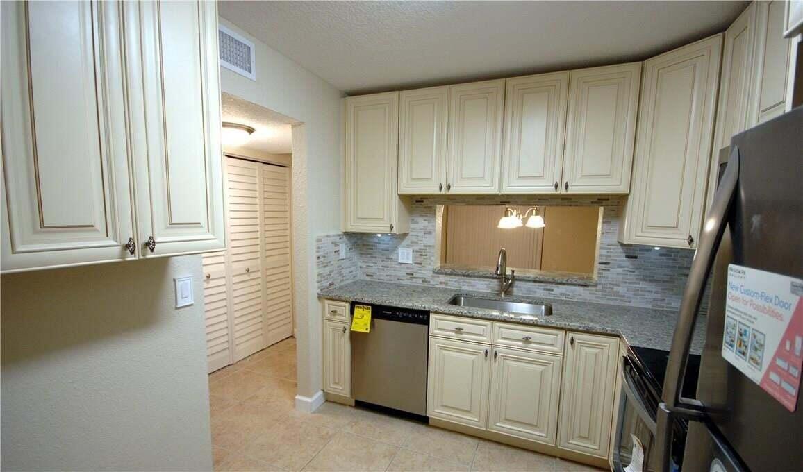 3071 Holiday Springs Boulevard # 101, Margate FL 33063 photo 2