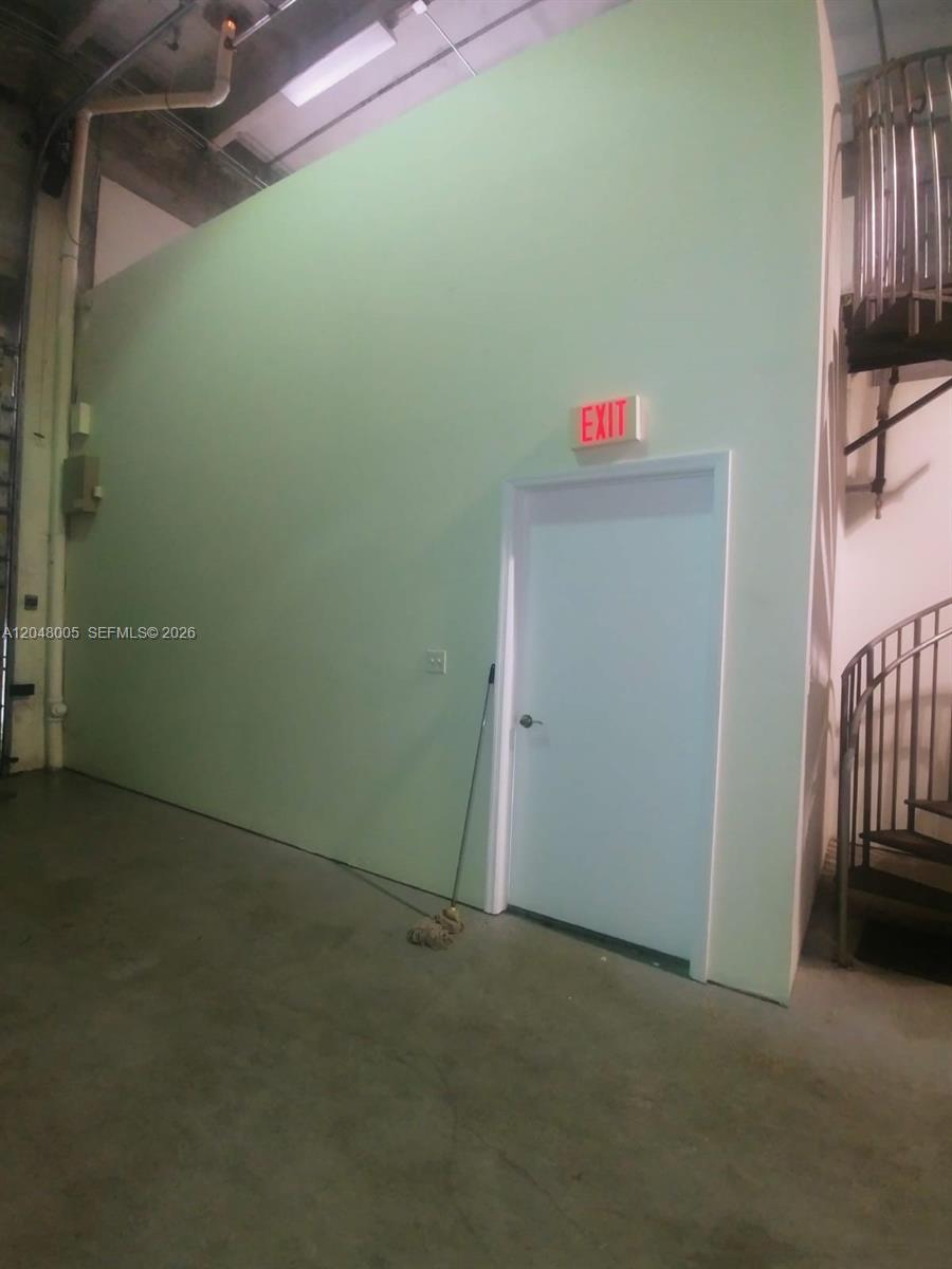 2365 NW 70th Ave 18, Miami FL 33122 photo 4